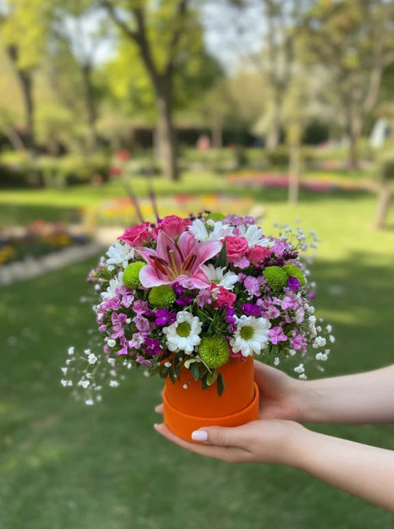 Turuncu Kadife Kutuda Karışık Mevsim Çiçekleri
